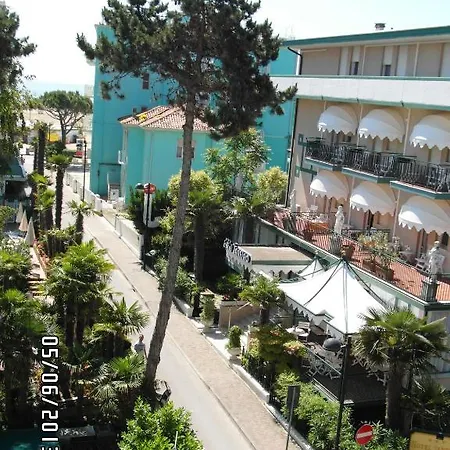 Roma Hotel 3*